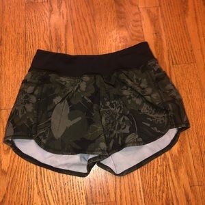 Old navy green shorts. Size Medium.